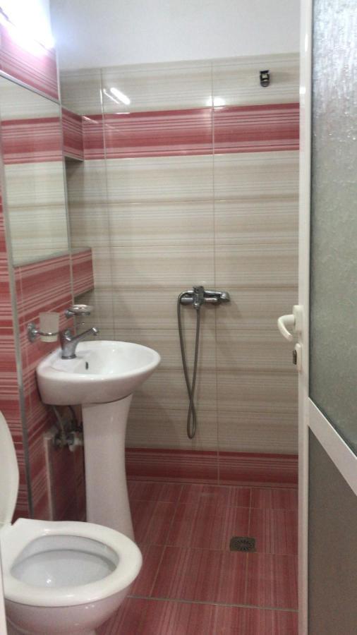 Apartament Roisin Sarandë エクステリア 写真